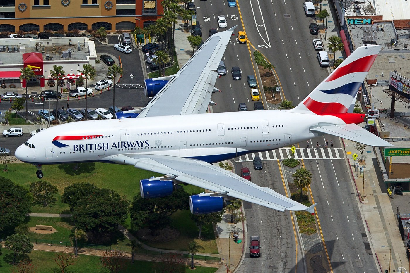 British Airways Airbus A380-841 G-XLEI 4-25-17 2.jpg