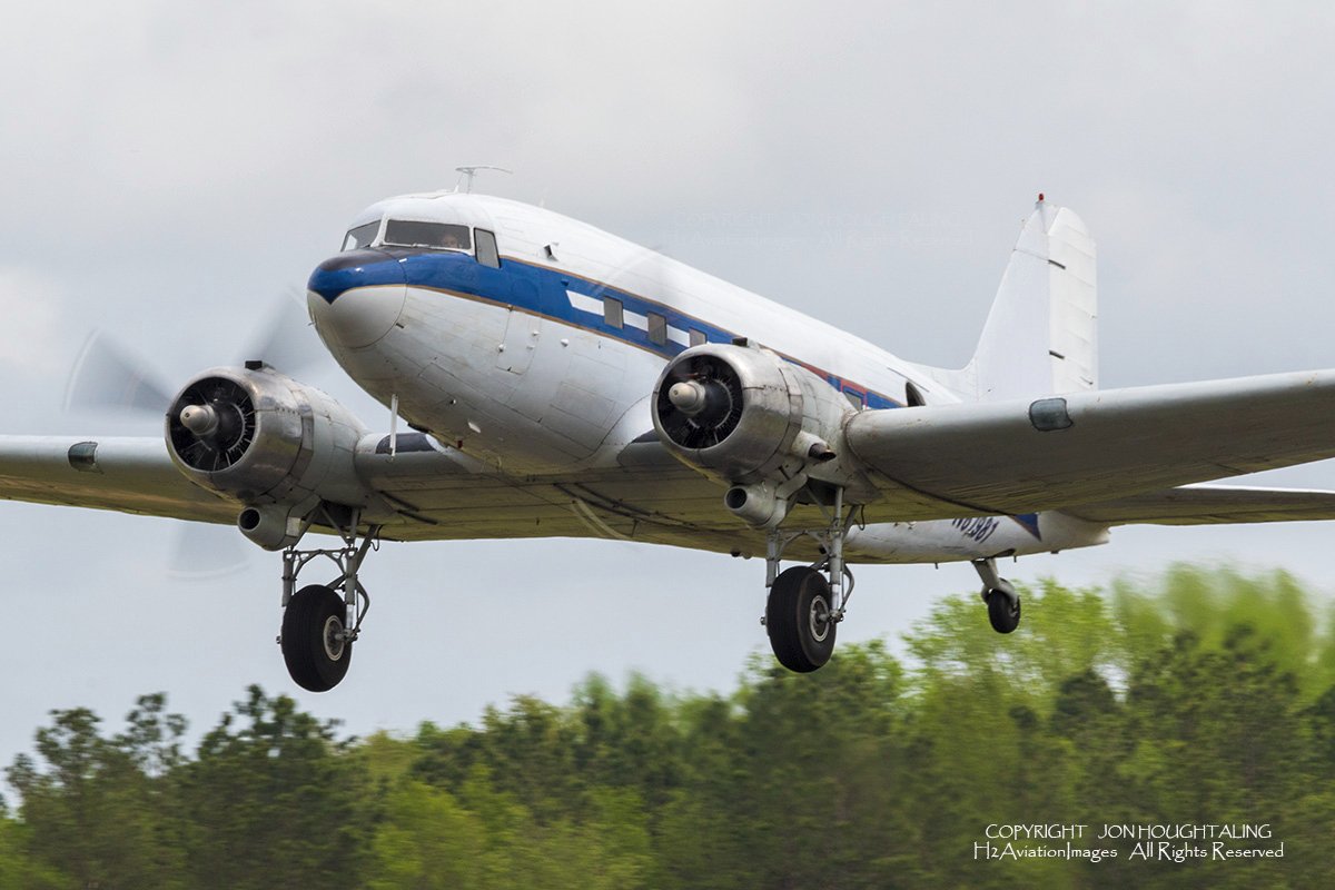 DC-3 1.jpg