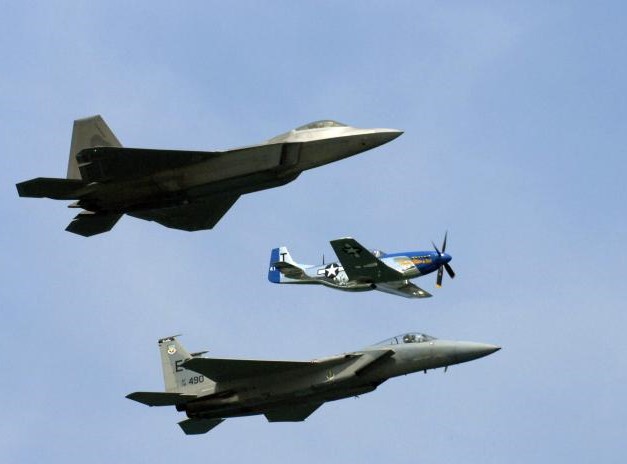 USAF HERITAGE FLIGHT (2ND PASS WITH EAGLE).jpg