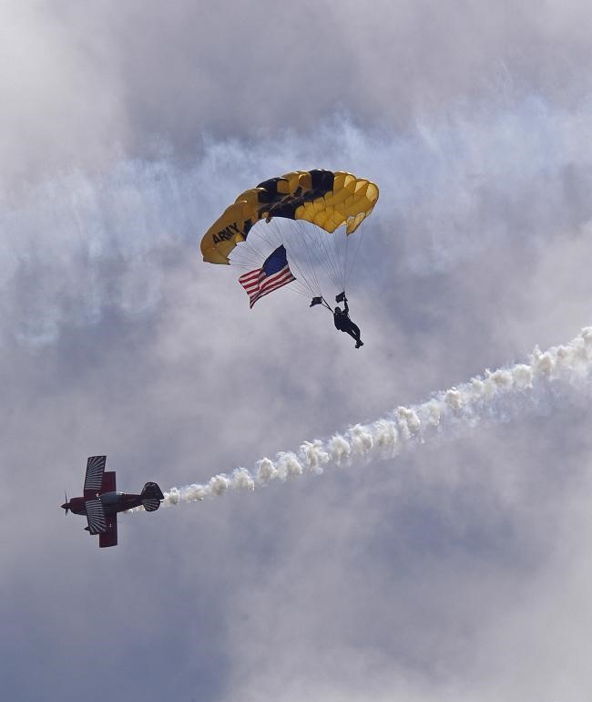 US ARMY GOLDEN KNIGHTS OPENING INTRO.jpg